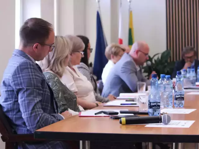 Na lampach oszczędzili 58,7 tys. zł. Woda nadal się nie bilansuje