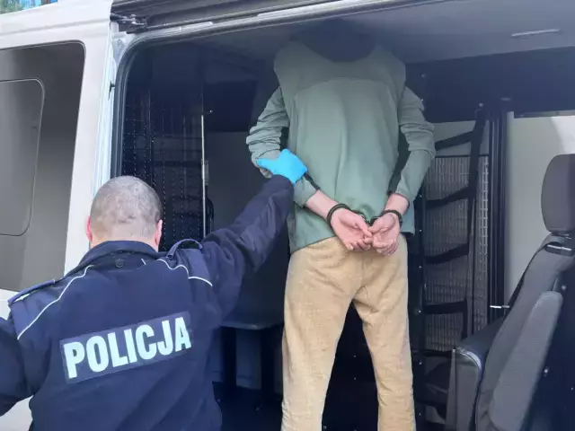Stodoła spłonęła, śledczy odkryli więcej. 25-latek miał od lat znęcać się nad matką