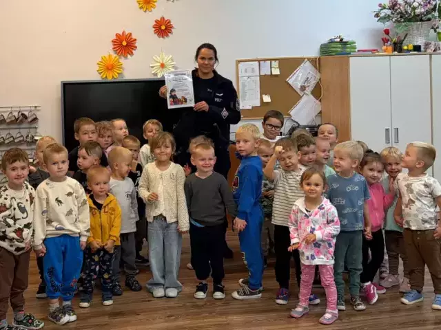Sierżant Bóbr, radiowóz i nauka na pasach. Policjanci odwiedzili najmłodszych
