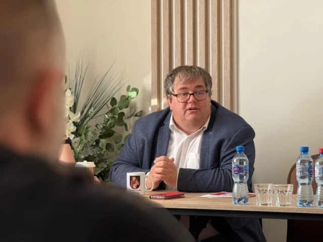 Gazociąg się spóźnił, starej kotłowni już nie ma. Wójt Ambroziak: „Szkoła musi mieć ciepło”