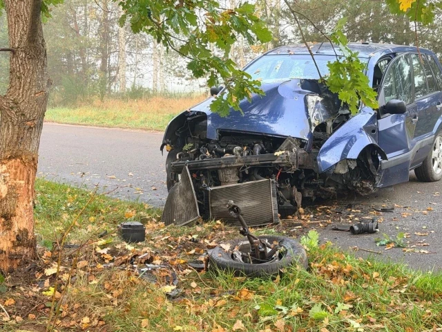 Policja ustaliła, co wydarzyło się na trasie Świętajno–Jerutki. 18-latek stracił panowanie na zakręcie.