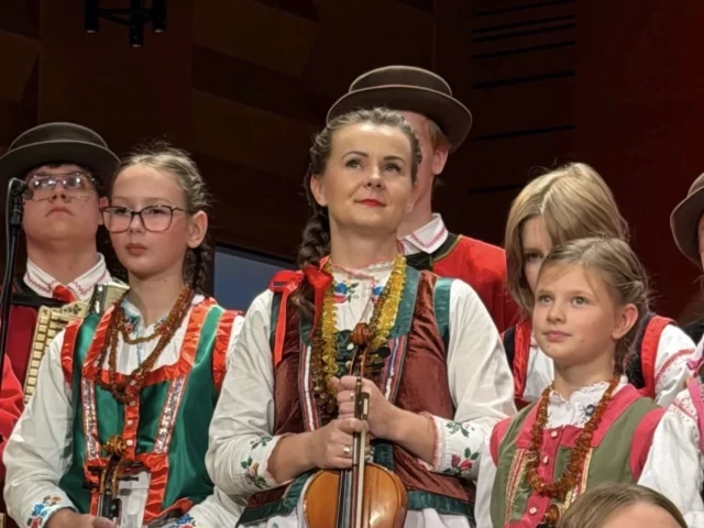Golan z GOKOFONIĄ w filharmonii. Rozogi pokazały młodą twarz Kurpiowszczyzn