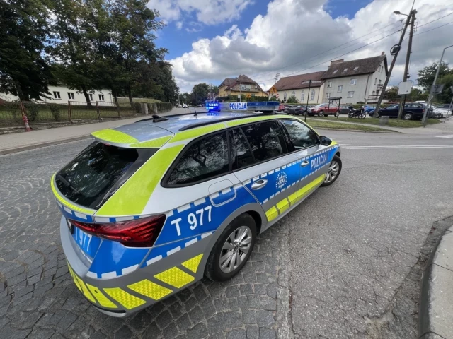 Alarm przy szkole w Szczytnie. Policja sprawdziła sygnał o nożach: nie potwierdził się