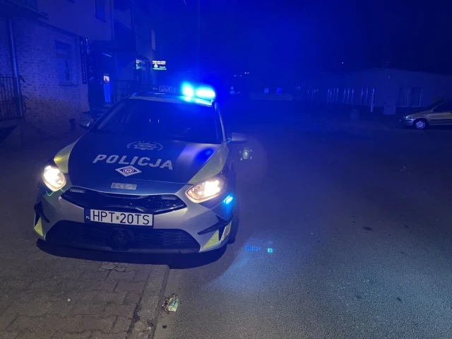 Zmienili kierunek na widok radiowozu. 23-latek zatrzymany z narkotykami