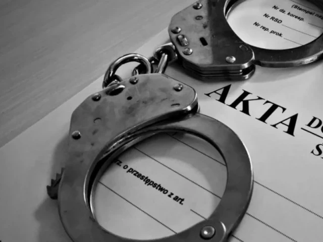 Wpadł na perfumach za ponad tysiąc złotych. Policja połączyła go z kolejnymi kradzieżami