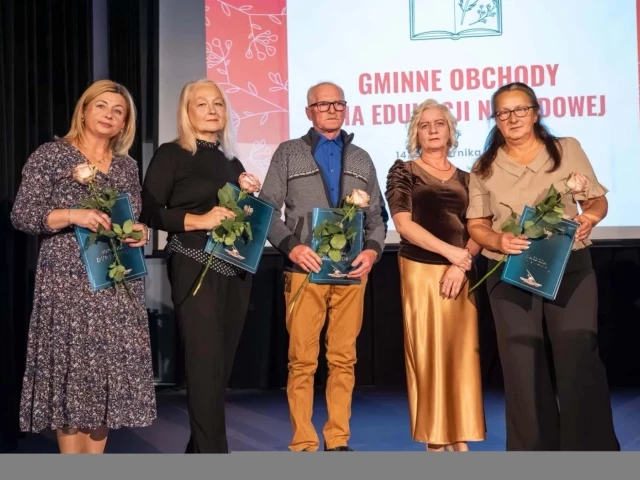 Pasym nagrodził ludzi oświaty. 15 osób odebrało Nagrody Burmistrza