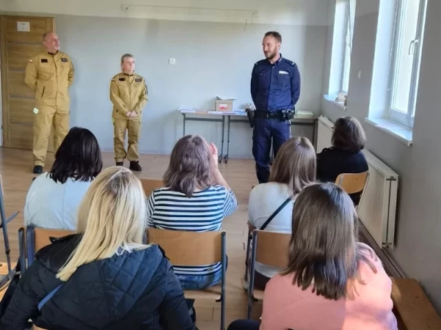 „Uważaj, uciekaj, ukryj się”. Policjanci uczą rodziny, jak reagować, gdy pojawia się realne zagrożenie