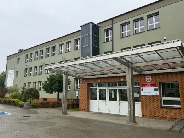 Prawie 748 tys. zł dla „Trójki”. Uczniowie, nauczyciele i rodzice dostaną konkretne wsparcie