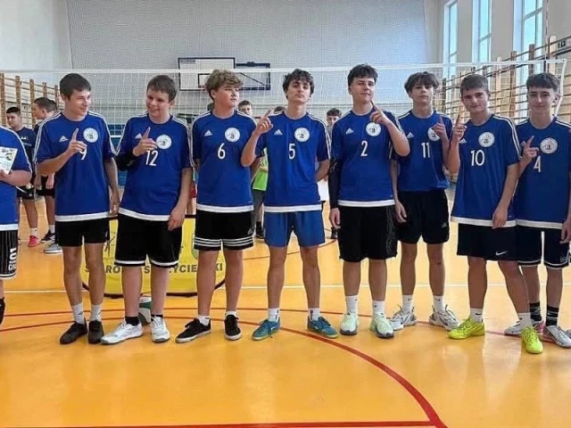 „Trójka” najlepsza w powiecie. Szczycieńscy siatkarze wygrali turniej w Szymanach