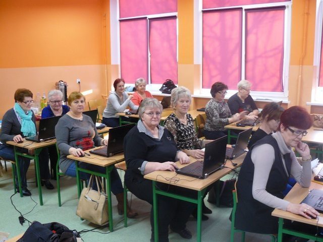 „Starsza młodzież” uczyła się obsługi komputera