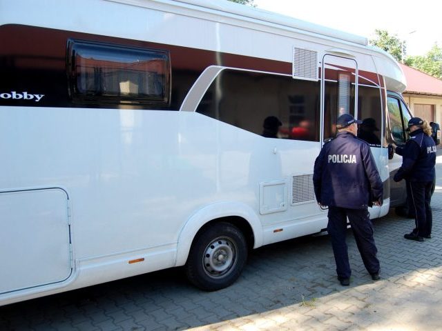 Skradzionym kamperem podróżował po Polsce wpadł w Borkach Wielbarskich