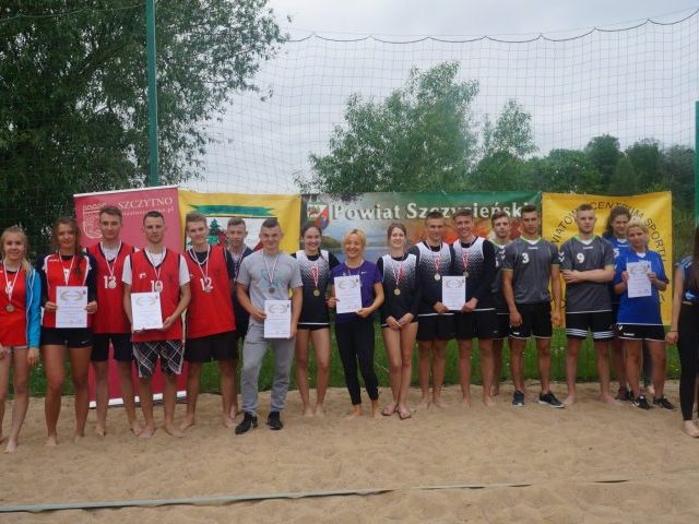 Szkolna siatkówka plażowa