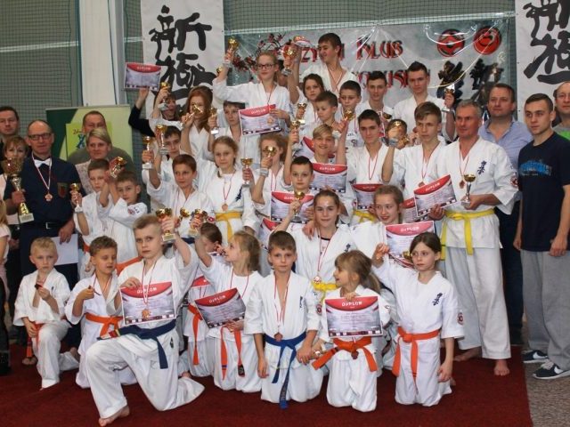 Aż 28 pucharów przywieźli z Giżycka nasi karatecy