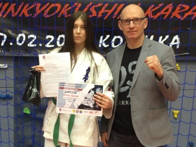 EMILIA GWIAZDA W BARWACH NARODOWYCH