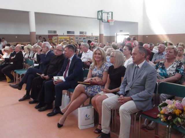 Cały wiek szkoły w Dąbrowach (zdjęcia)