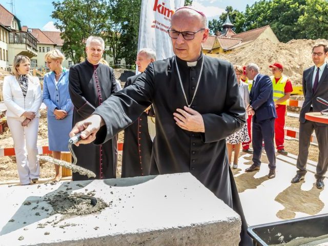 Wmurowali kamień węgielny pod szpital (film)