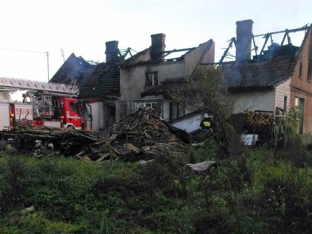 Policjanci wyjaśniają okoliczności pożaru domu w Tylkowie