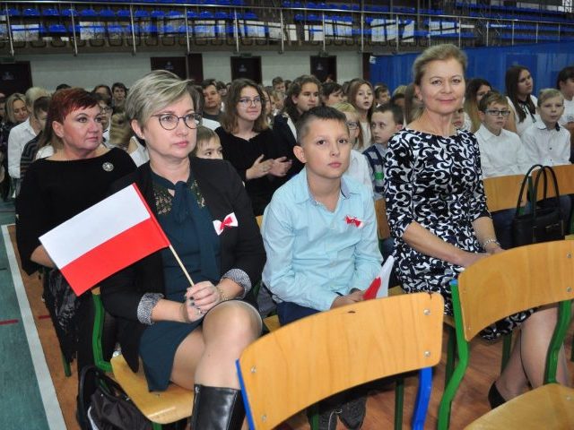 Niepodległa oczami uczniów ze szkoły w Wielbarku (zdjęcia)