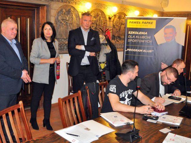 Poseł Papke uczył, jak zdobyć pieniądze