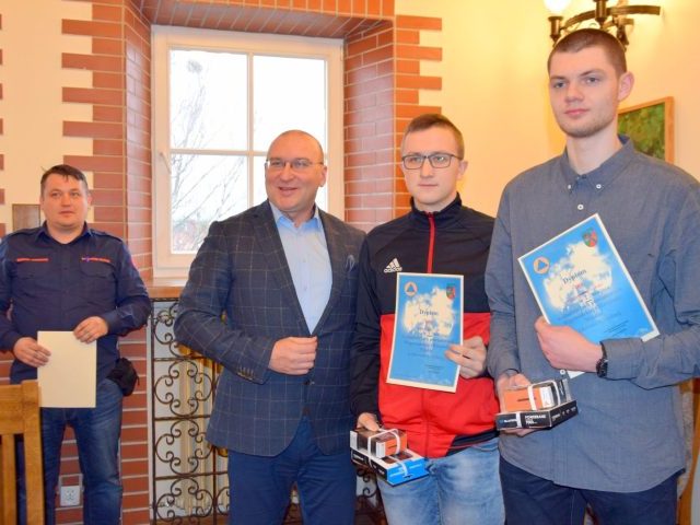 Młodzież wyszkolona w obronie (zdjęcia)