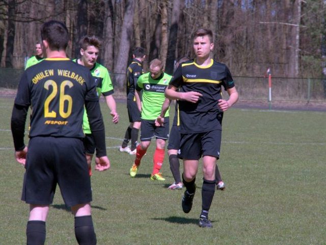 Omulew wspina się na bezpieczne miejsce