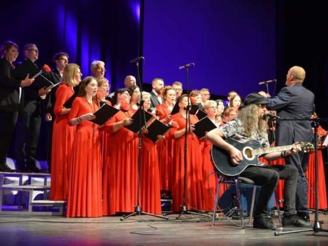 Dwie dekady śpiewania Chóru Kantaty (wideo)