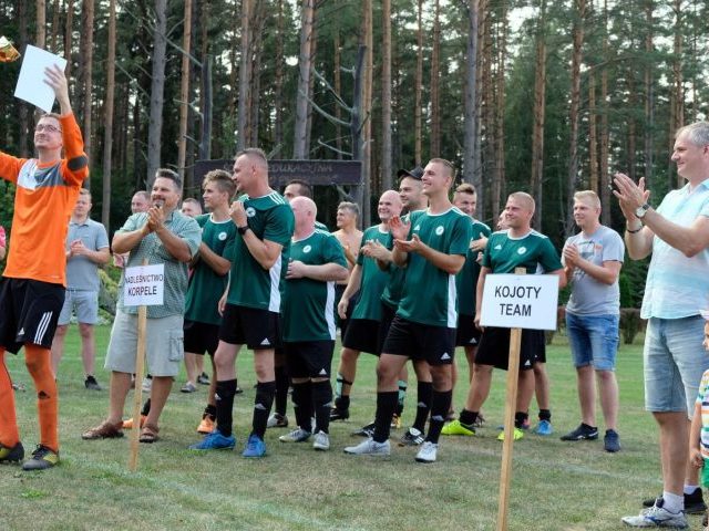 Korpele z pucharem lata