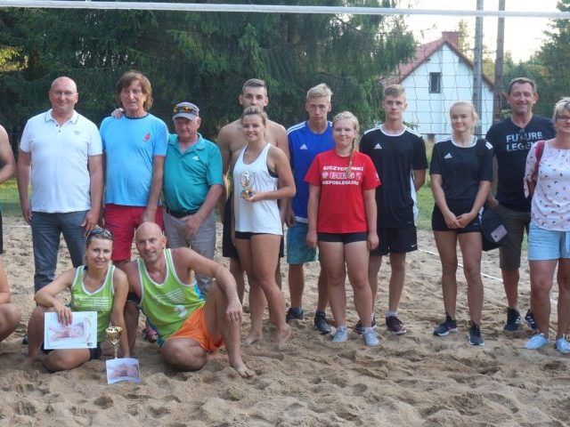 Powiatowa plażówka w Piecach