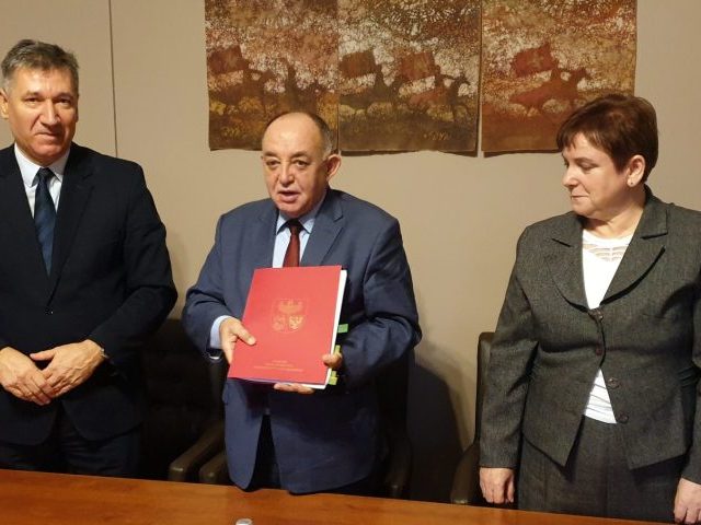 Szkoły w Rozogach z odnawialną energią z... dachu