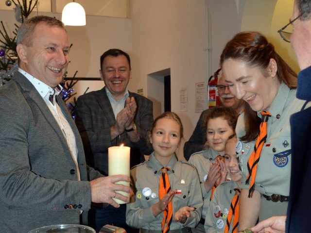 Światło Pokoju płonie w gabinecie burmistrza