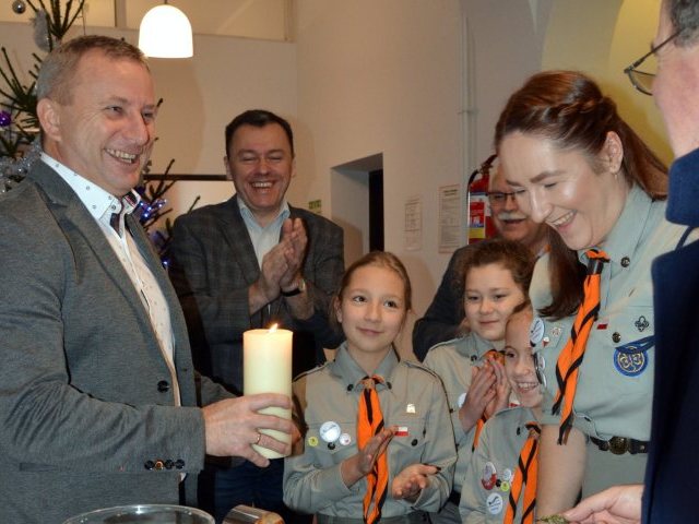 Światło Pokoju płonie w gabinecie burmistrza