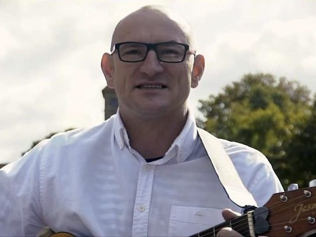 Radny Staszak śpiewa o Szczytnie, premiera teledysku (wideo)