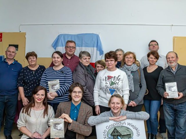 Słownik promocyjnie wędruje po regionie (zdjęcia)