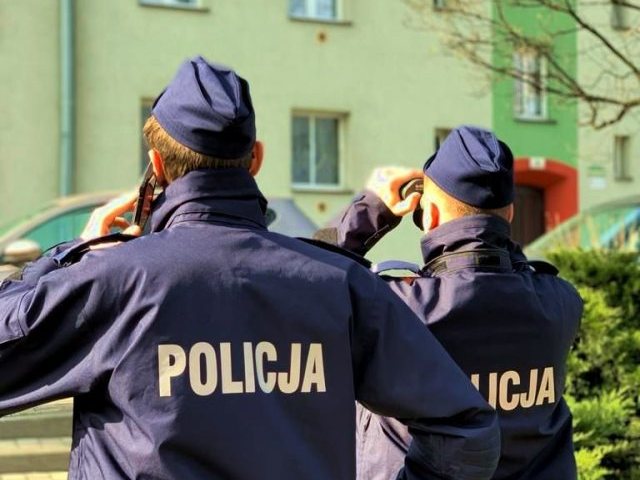 Objęty kwarantanna 60-latek, pojechał na... giełdę samochodową