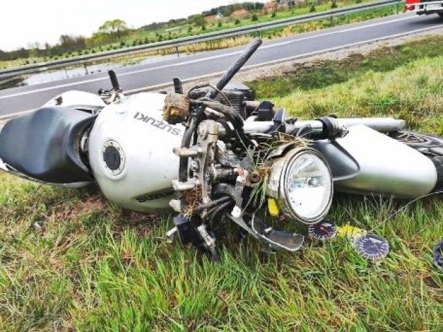 Motocykl wypadł z drogi, ranne dwie osoby