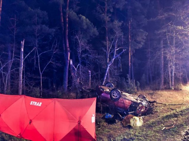 Tragiczny wypadek na granicy powiatów, nie żyje kierowca