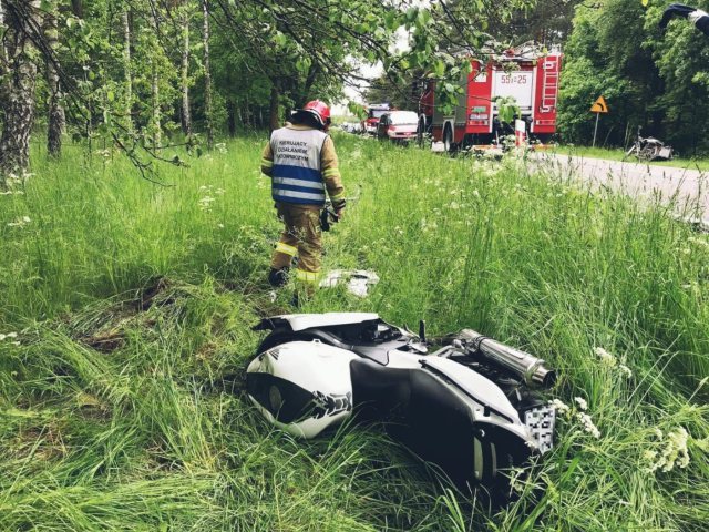 Drogowy bilans weekendu, motocyklista zderzył się z audi