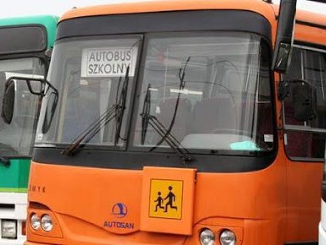 Dowóz uczniów z „postojowym”