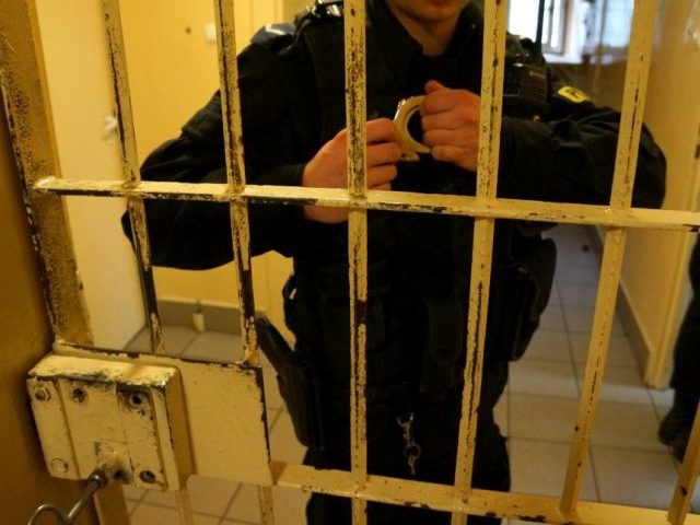 Areszt za znęcanie się nad matką i posiadanie narkotyków