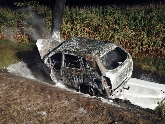 Hyundai stanął w ogniu, wewnątrz była pasażerka