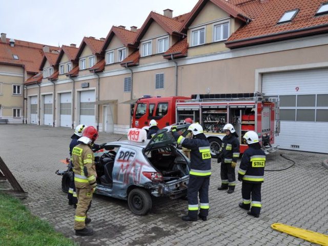 Przybyło 21 strażackich ratowników