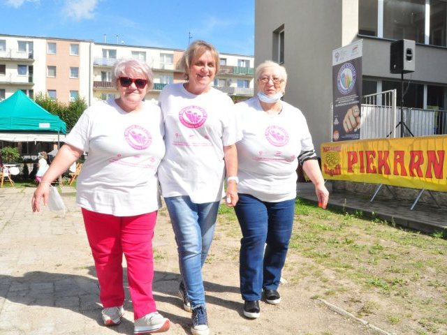 Uczestnicy projektu „Od przedszkola do seniora” pomogli bezdomnym zwierzakom