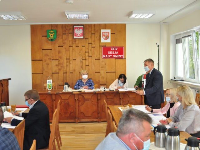 12 przystanków w Dąbrowach. - To za dużo – twierdzi radny Stolarczyk