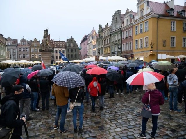 Policja: ponad 200 mandatów i 1,5 tys. wniosków do sądu w związku z demonstracjami antycovidowymi