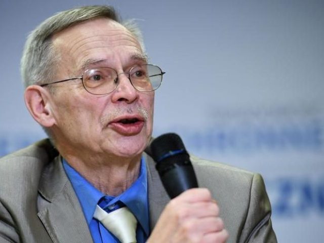 Prof. Gut: to, że dzieci roznoszą koronawirusa to trochę legenda