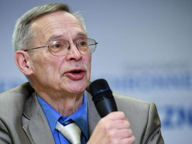 Prof. Gut: to, że dzieci roznoszą koronawirusa to trochę legenda
