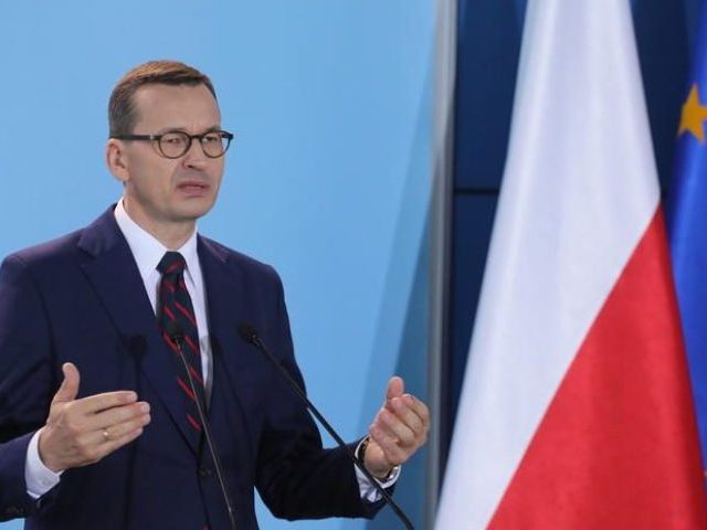 Premier zapowiedział uregulowanie noszenia maseczek, zwiększenie liczby łóżek i aplikację 