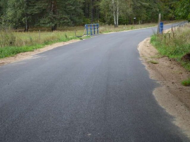 Gmina podaruje powiatowi drogi