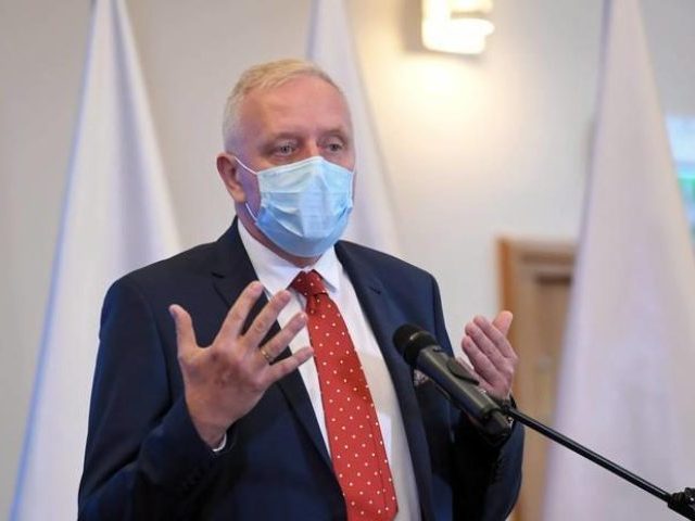 Dr Sutkowski: wysoka liczba zgonów na COVID-19 wynika także z tego, że ludzie za późno proszą o pomoc