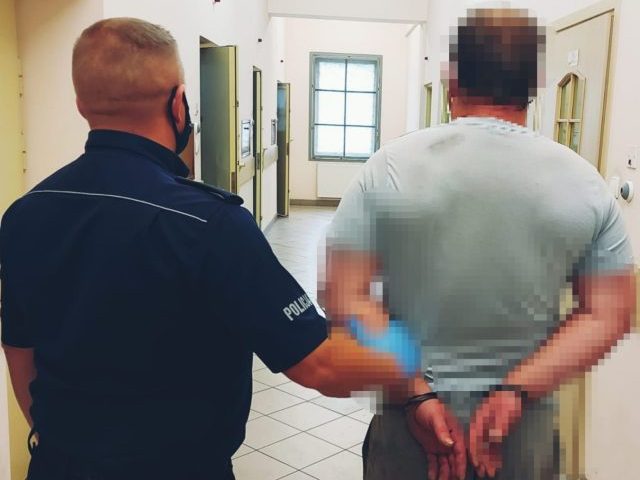 Katowali nastolatków pałkami teleskopowymi